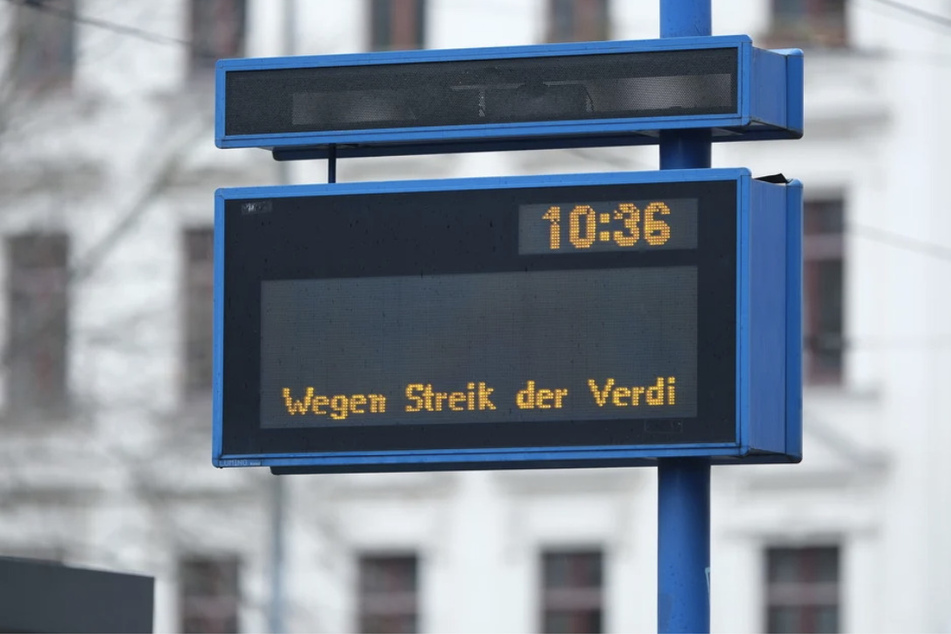 Reisende sollten sich am Freitag rechtzeitig informieren, welche Verbindungen während des Streiks noch bestehen.