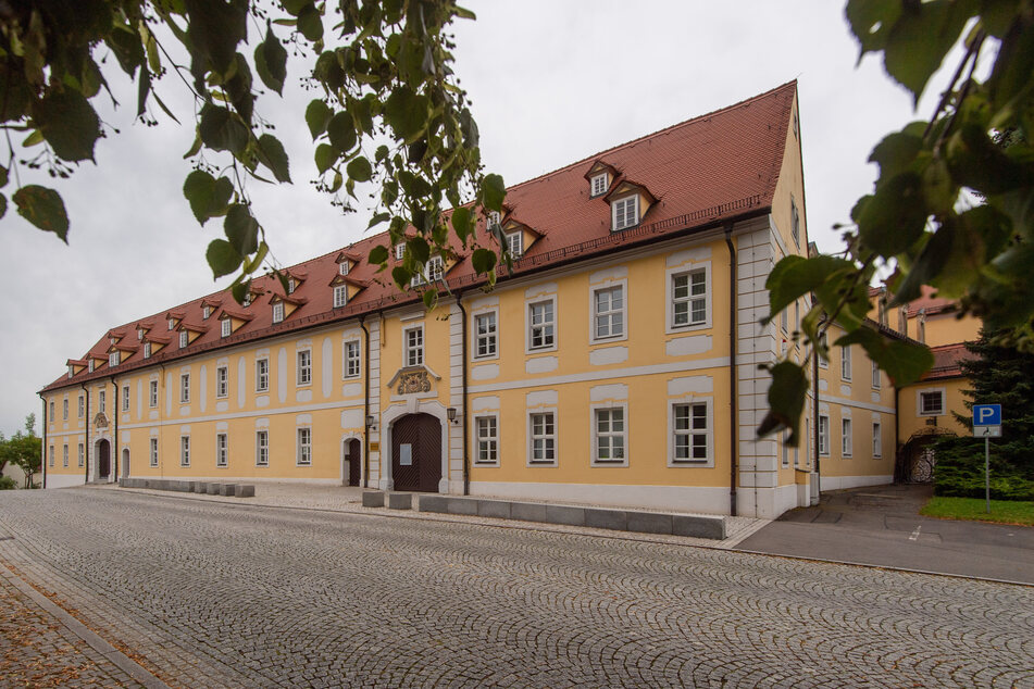 Als Vorstandsmitglied des Fördervereins des Clara-Wieck-Gymnasiums soll sich Uwe M. am Chor-Konto bedient haben.