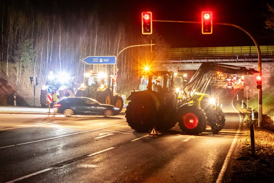 Bauern-Proteste in Sachsen: Landwirte blockieren A72-Autobahn-Zufahrten