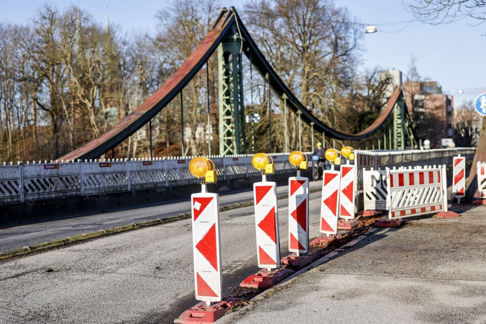 Vorbereitungen für Behelfsbrücke am Elbe-Lübeck-Kanal gestartet