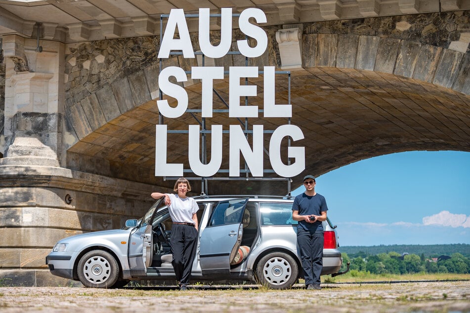 Zu Kunst im Auto laden Künstlerin Ina Weise und Gestalter Christian Göthner ein.