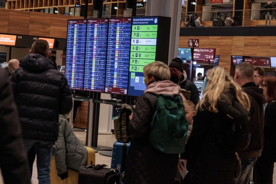 Berlin: Nach Chaos wegen Eisregen und Glätte: BER will Betrieb noch heute wieder aufnehmen