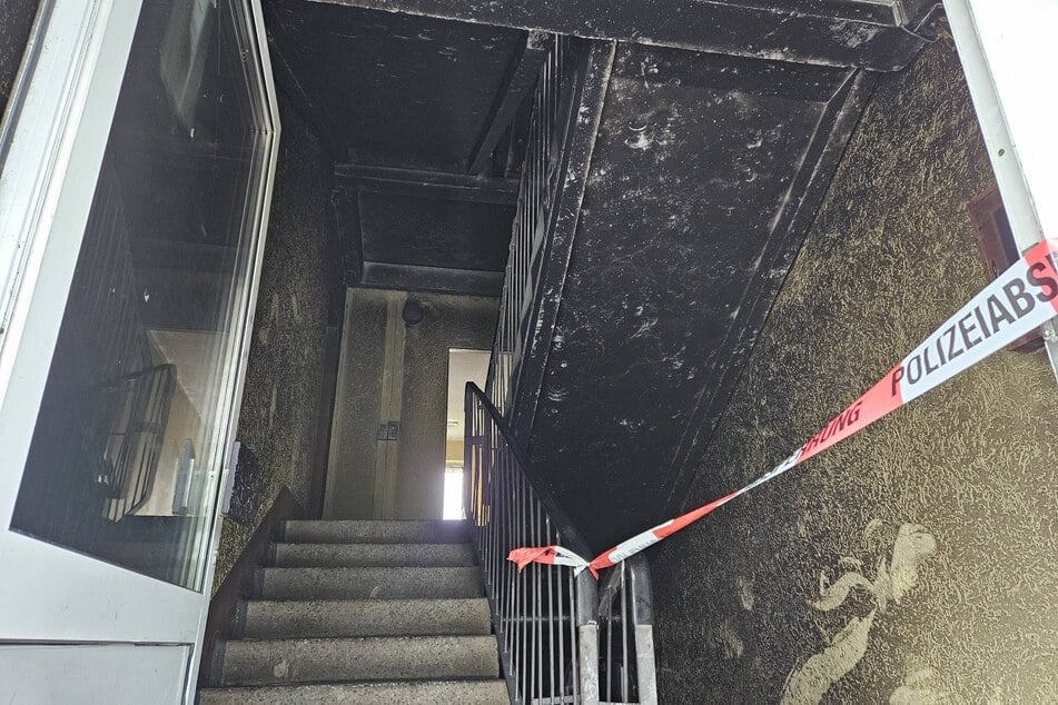 Die Feuerwehr evakuierte die Bewohner des Gebäudes.