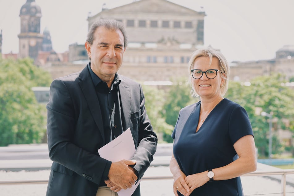 Gatti (61) und Klepsch (57), im Hintergrund die Semperoper.