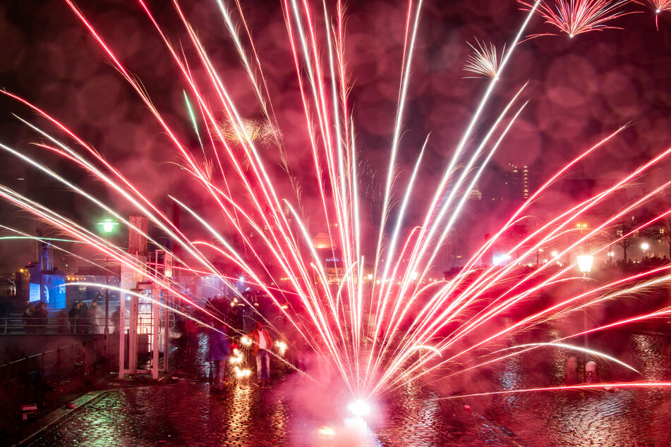 Wie die Regeln für das Silvester-Feuerwerk in Hamburg in diesem Jahr aussehen, wird derzeit noch geprüft.