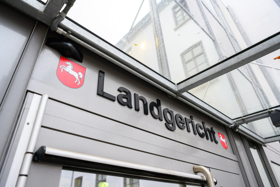 Der Eingangsbereich des Landgerichts Aurich.