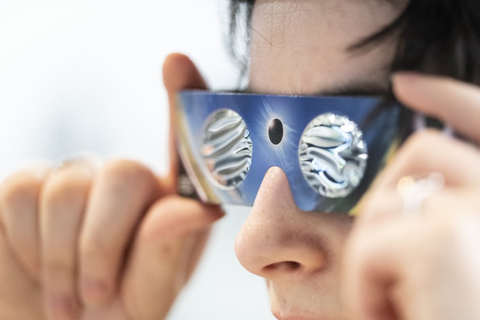 Tage vor der Sonnenfinsternis haben Experten schon vor den schweren Folgen gewarnt. Wer keine geeignete Brille für eine Sonnenfinsternis hatte, konnte seine Augen nachhaltig schädigen.
