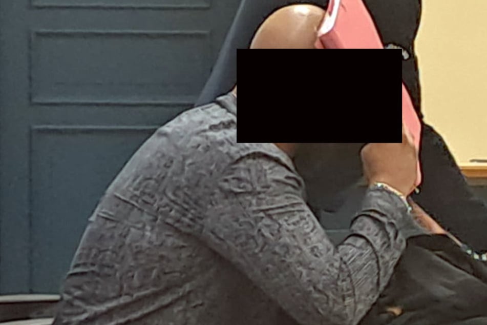 Er ist bei YouTube und TikTok aktiv: Influencer terrorisierte Sächsin