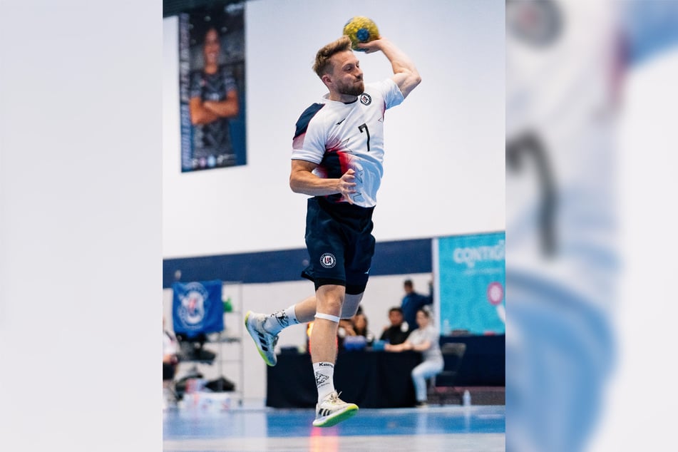 Das Wappen des Los Angeles Handball Club auf der Brust, Dresden und den HC Elbflorenz aber noch immer im Herzen - beziehungsweise auf den Socken: Lukas Wucherpfennig (31).