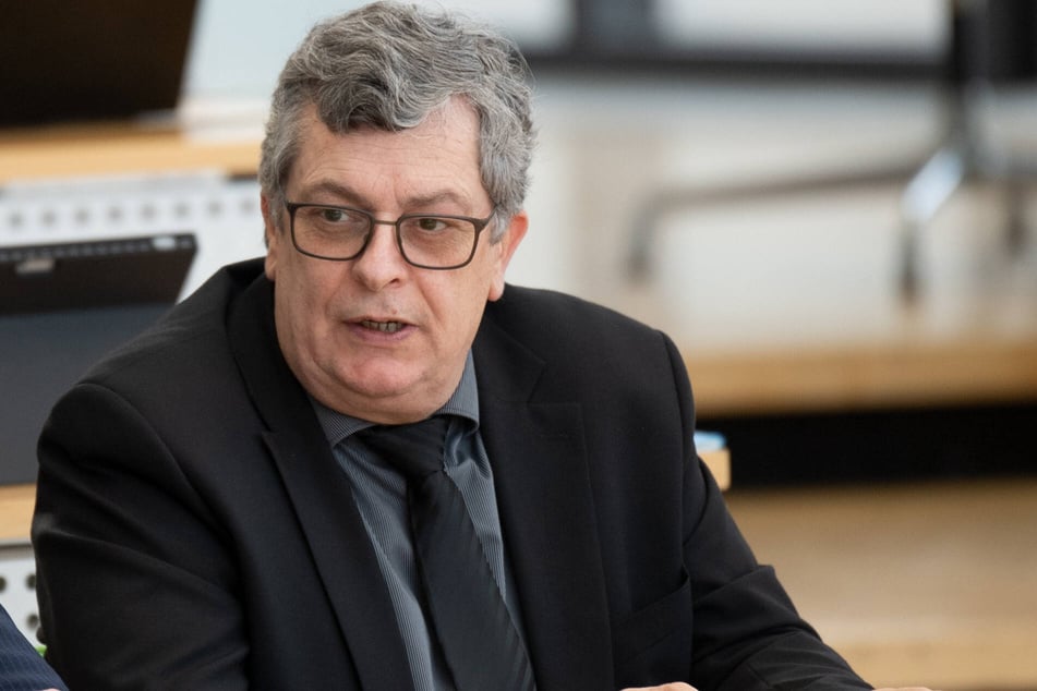 Carsten Hütter (61, AfD) kann einem Böllerverbot nichts abgewinnen.