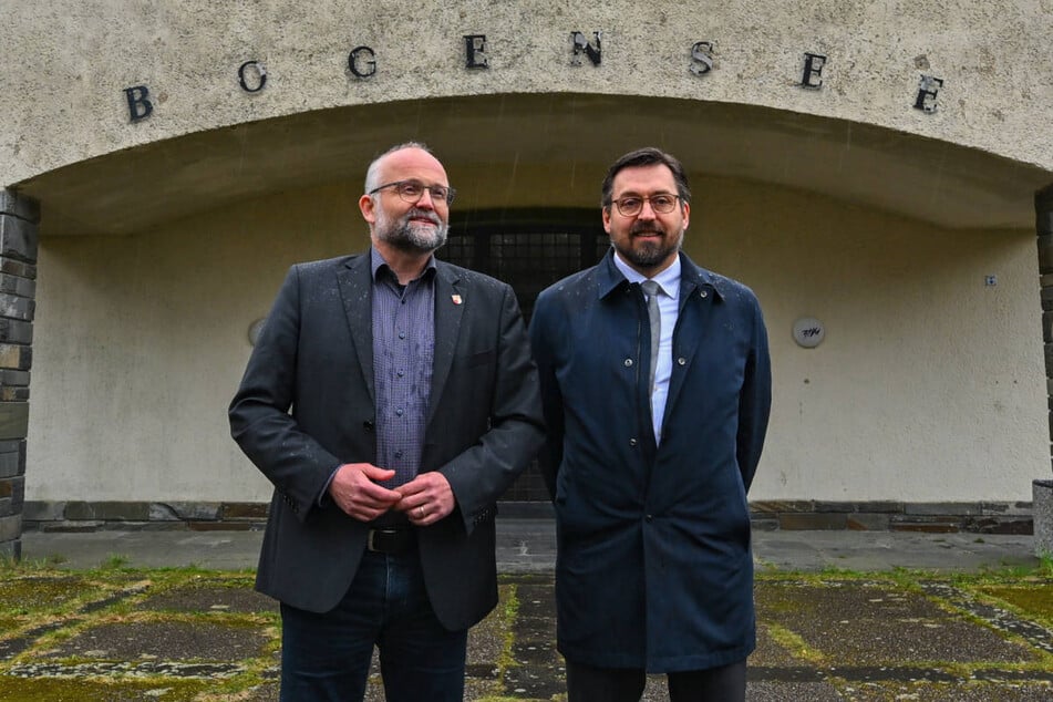 Barnims Landrat Daniel Kurth (50, SPD, l.) und der Wandlitzer Bürgermeister Oliver Borchert (53, Freie Bürgergemeinschaft Wandlitz) wollen neue Nutzungsmöglichkeiten für das Areal am Bogensee ausloten.