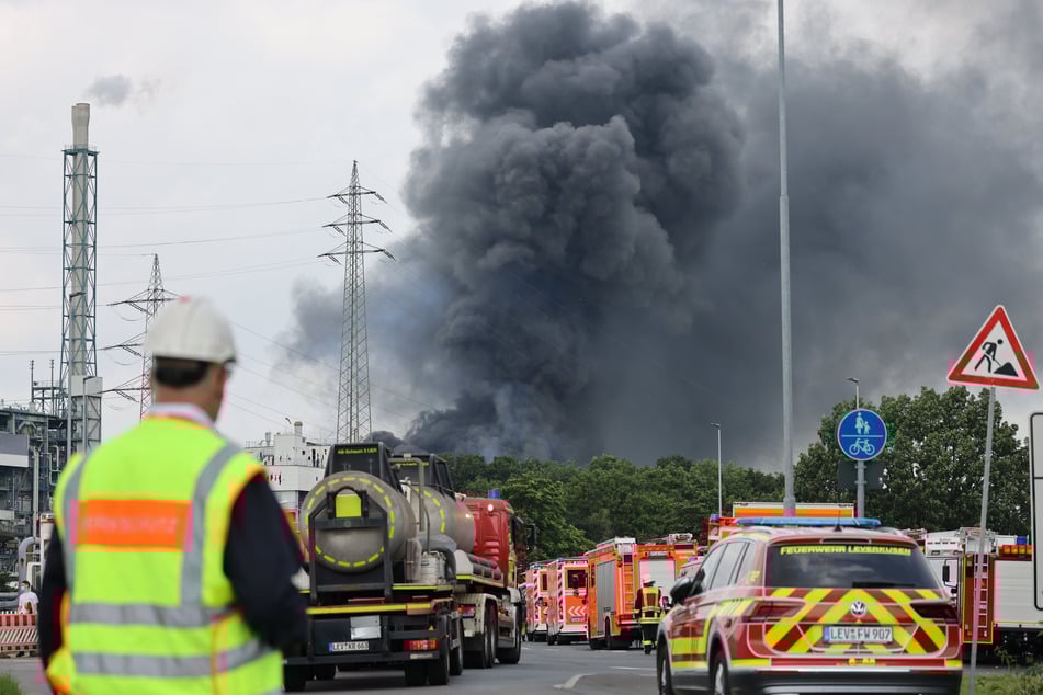 Am Dienstagmorgen kam es zu einer Explosion mit anschließendem Großbrand in der Sondermüllverbrennungsanlage in Leverkusen.