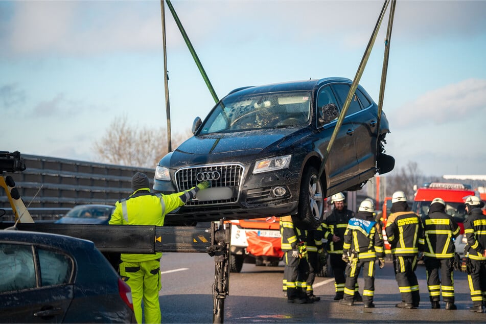 Die Feuerwehr musste sich um die verunglückten Autos kümmern