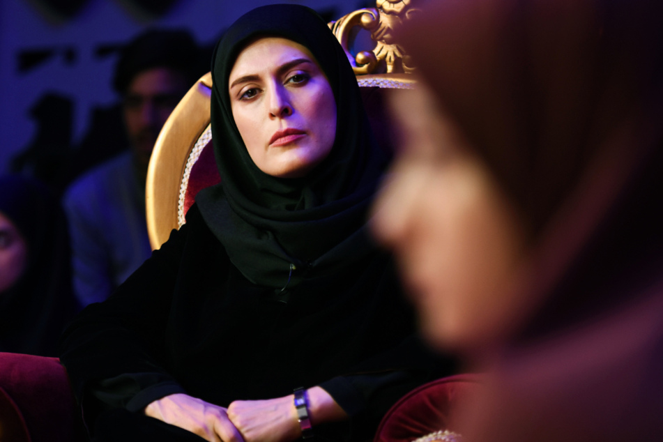 Mona Ziaa (Behnaz Jafari) hat Maryams Leben in der Hand.