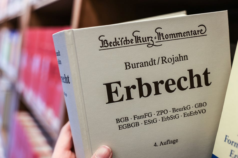 Ein 65-Jähriger soll mehr als eine Million Euro aus Nachlässen unterschlagen haben. (Symbolbild)