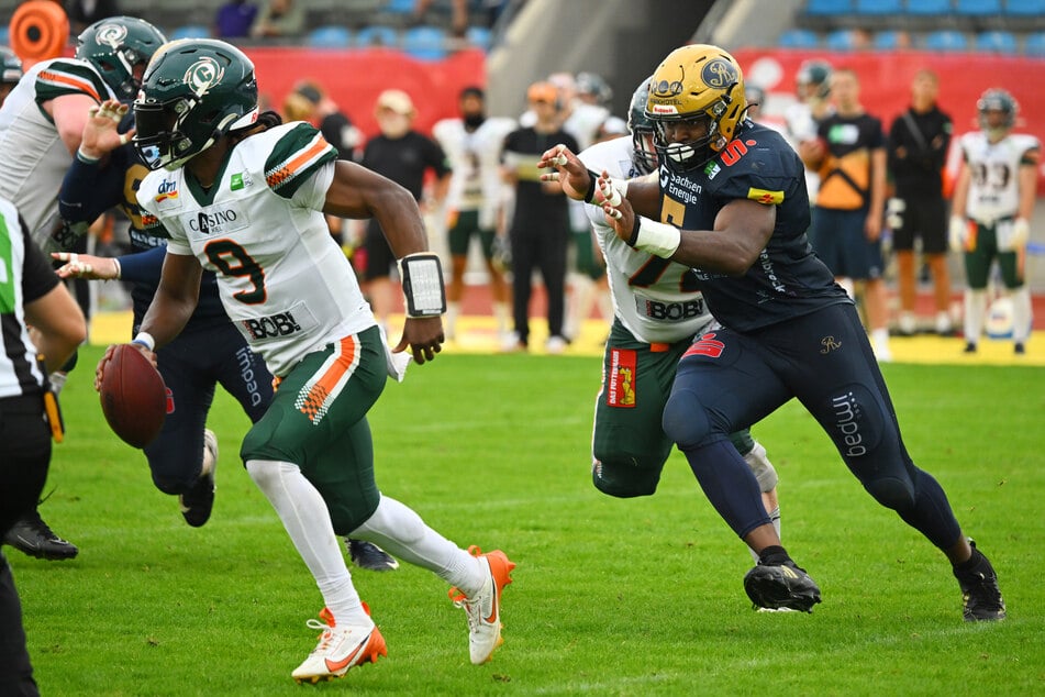 Deshon Hall (24, r.) bekam PJ Settles (28, l.) einfach nicht zu fassen.