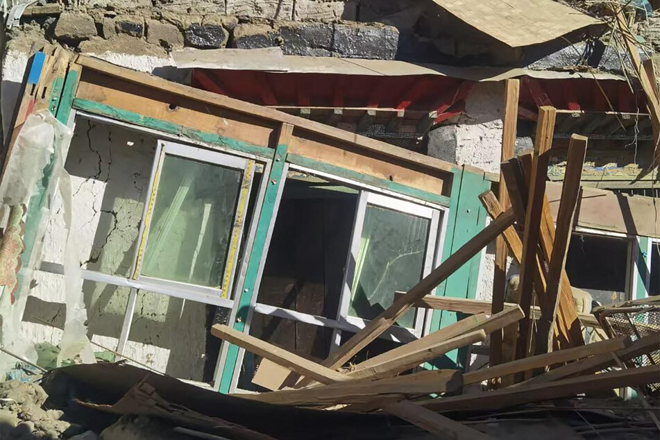 Authorities are scrambling to respond to the 7.1 magnitude earthquake, which destroyed many buildings in Tibet's southern Tingri county.