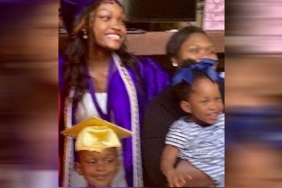 From left, Mariah Towns (†18), including Reginald J. White (†5), right, Rosalyn White (†2) on the lap of her mother April Whatley (†37).