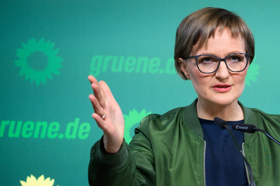 Ukraine-Krieg: Grünen-Chefin fordert Festsetzung von Putins Schattenflotte