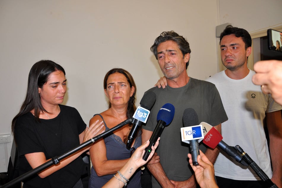 Die Familie von Simona Cinà (†20) sucht Antworten: ihre Schwester Roberta (v.l.n.r.), Mutter Giusi, Vater Luciano und Bruder Gabriele.