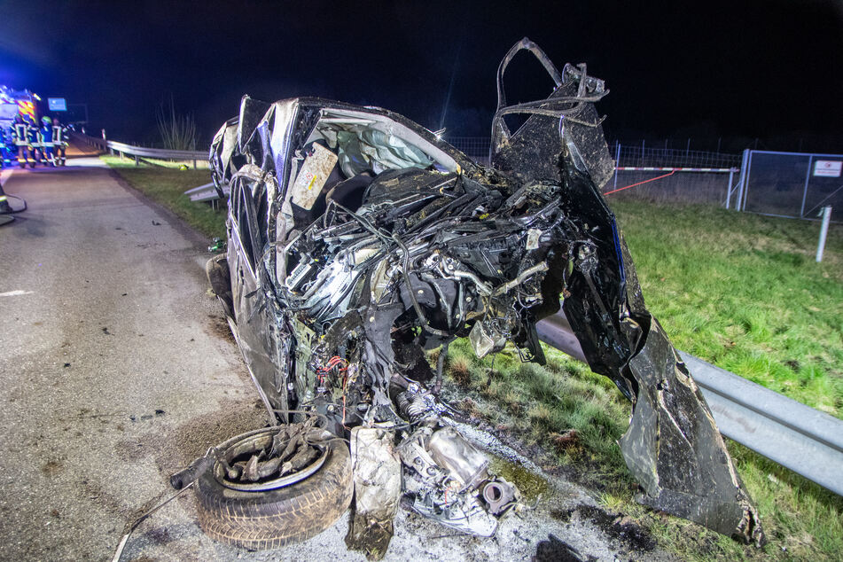 Unfall A20: Dramatischer Unfall auf der Autobahn: BMW meterweit durch die Luft geschleudert