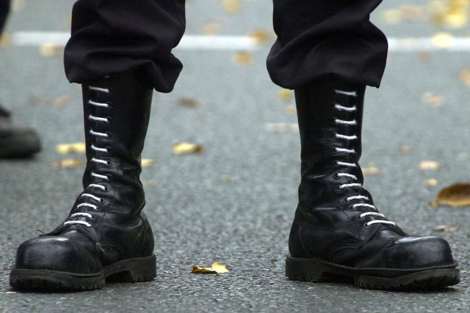Mit Machete und Schlagstöcken: Rechtsextreme auf Patrouille an polnischer Grenze