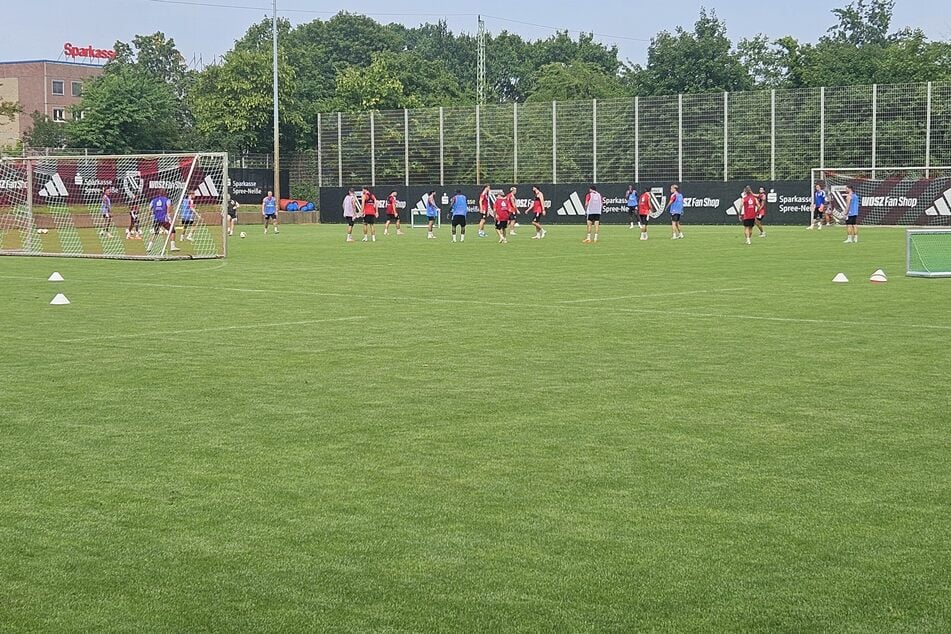 Bei der Abschlussspielform am Dienstag wurde vielfach die Formation durchgemischt.