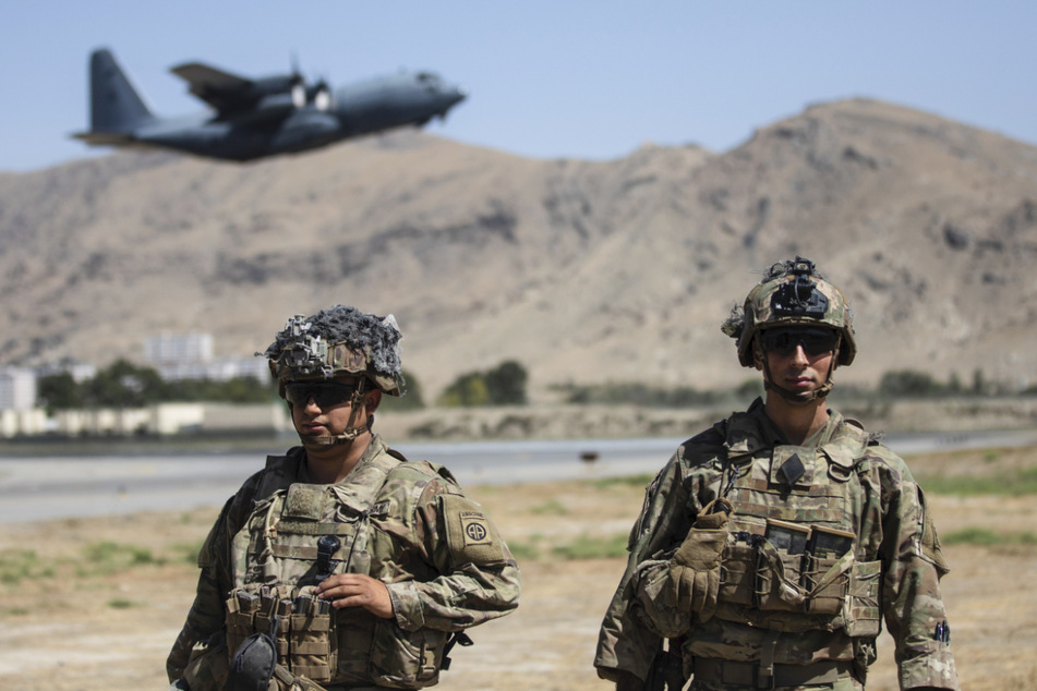 US-Soldaten sichern den Flughafen in Kabul.
