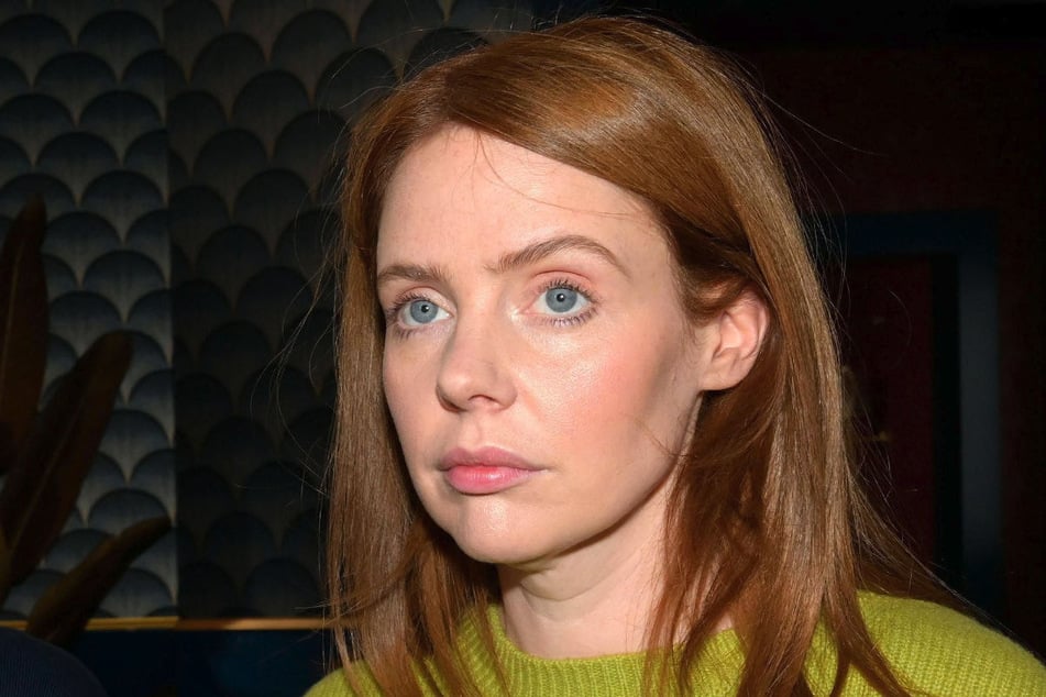 Toni macht sich große Sorgen um ihre Freundin.