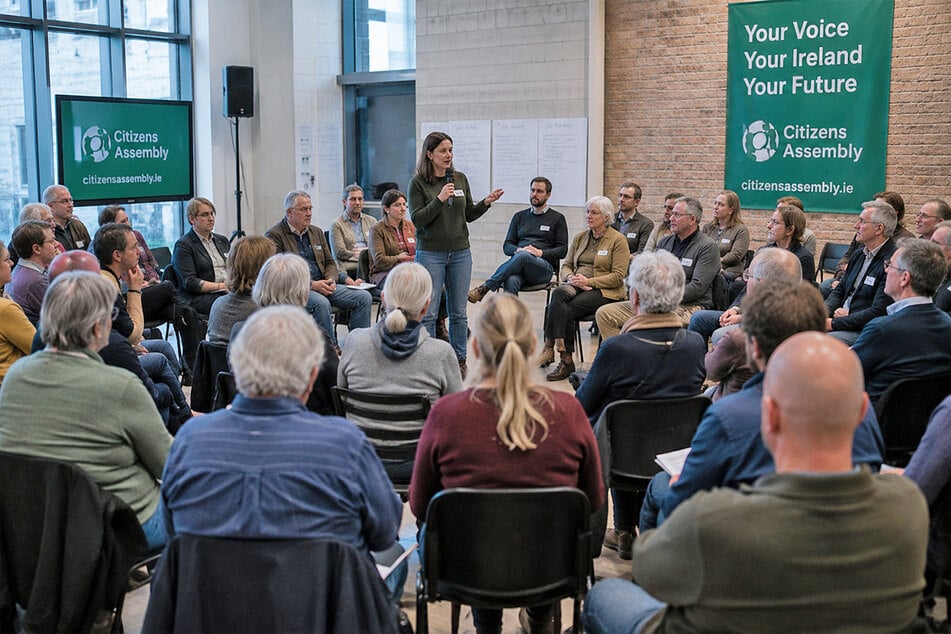 In Irland beraten zufällig ausgewählte Bürgerräte über politische und gesellschaftliche Fragen – wäre das auch ein Modell für Deutschland?