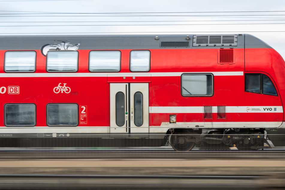 Am Dienstagmorgen können Pendler wieder wie gewohnt auf der Nord-Süd-Verbindung der Deutschen Bahn in NRW fahren. (Symbolbild)