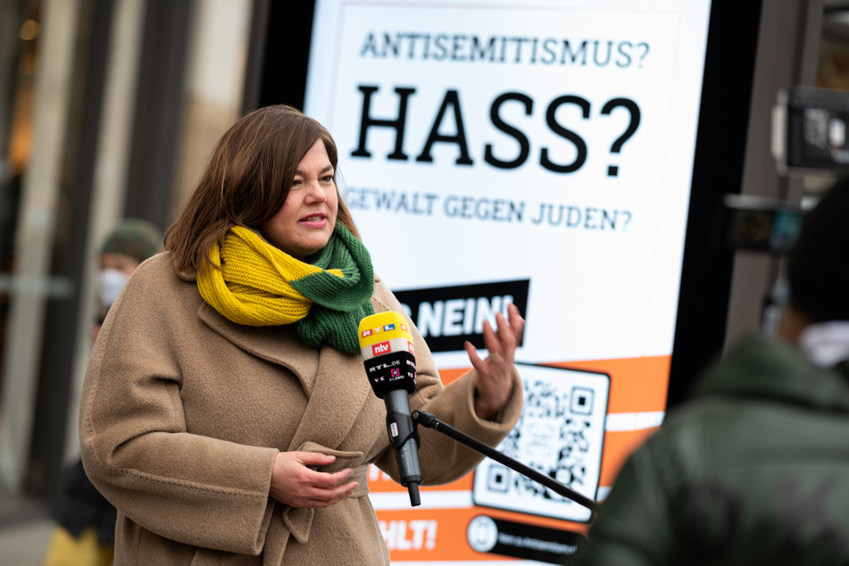 Katharina Fegebank (Bündnis 90/Die Grünen) stellt die Plakatkampagne vor.