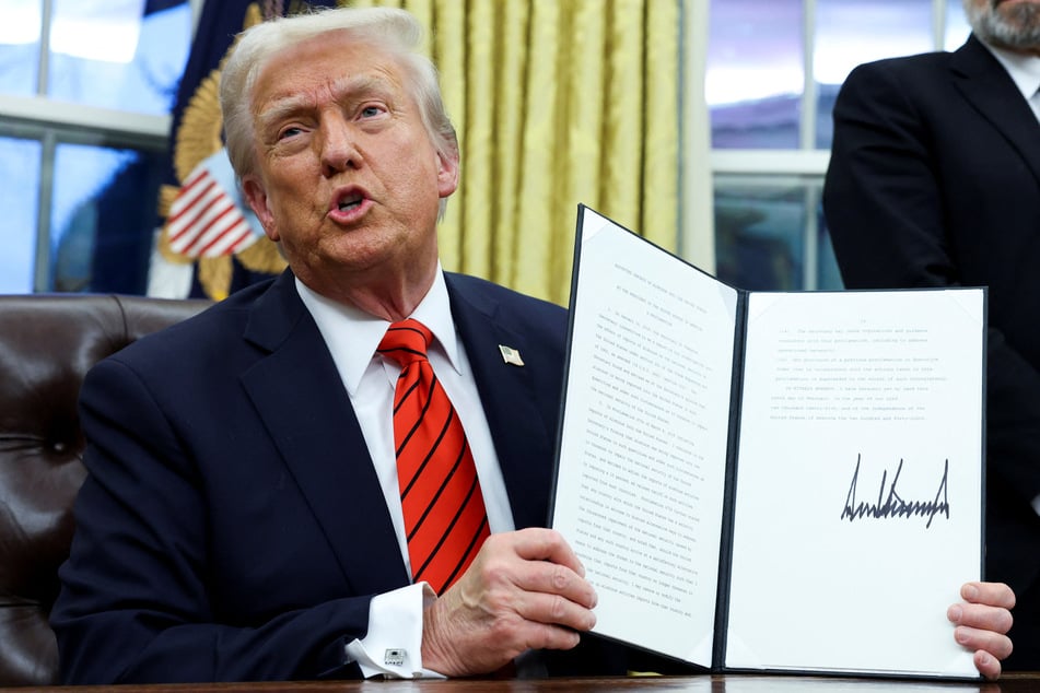 Trump unleashes massive steel and aluminum tariffs: "Without exceptions or exemptions"