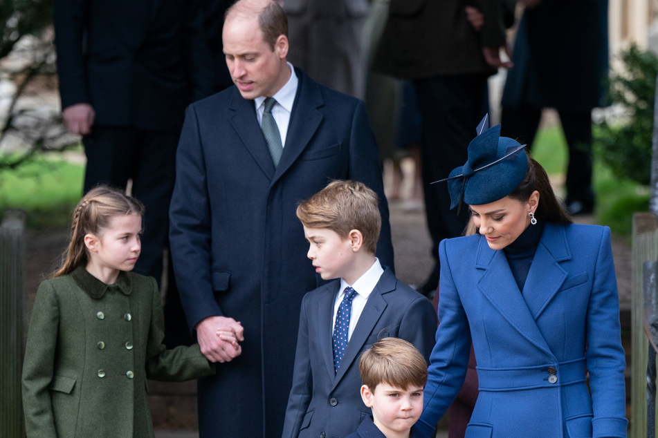 Im Netz kursieren nun zahlreiche Theorien zum retuschierten Familienfoto von Prinzessin Kate und ihre Kindern.