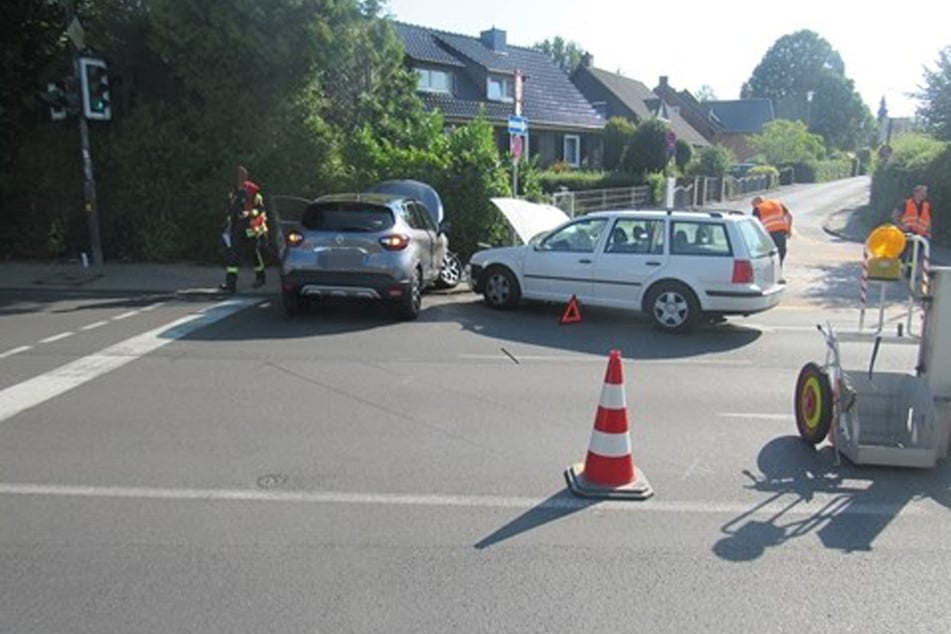 Die 73-jährige VW-Fahrerin kam nach dem Unfall zur stationären Behandlung in eine Klinik.