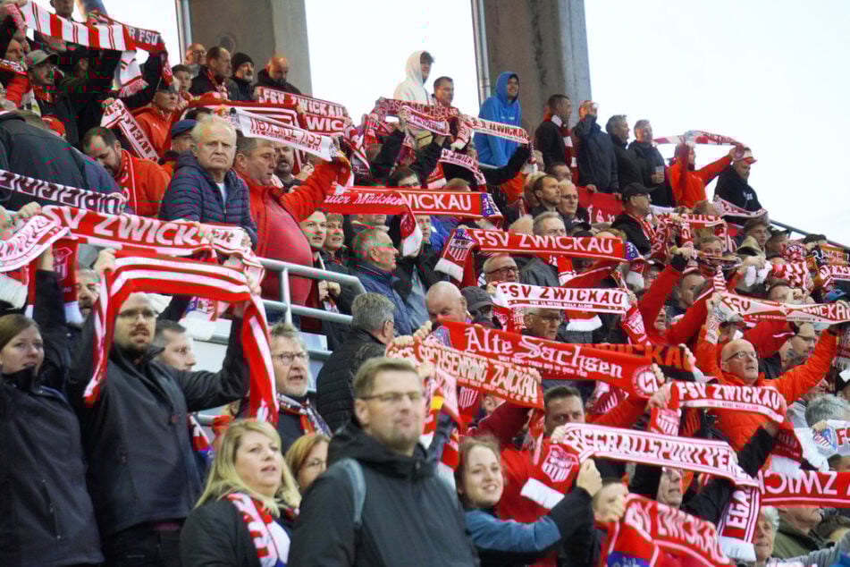 Volle Hütte in der GGZ Arena – der FSV Zwickau will drei Punkte.
