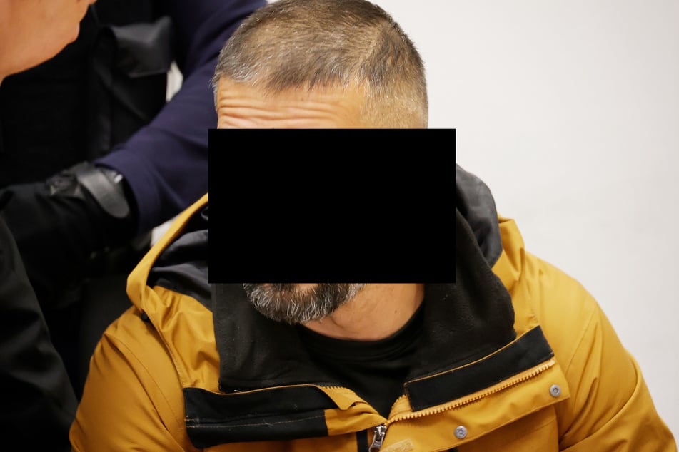 Murat B. (42) steht aktuell vor dem Landgericht Chemnitz. Er soll einen Algerier umgebracht haben.