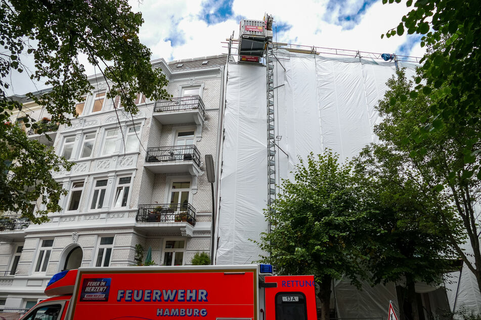 Der verletzte Mann wird geborgen.