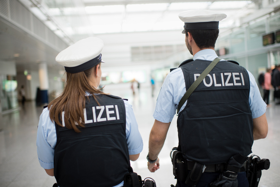Die Polizei hat am Münchner Flughafen zugeschnappt. (Symbolbild)