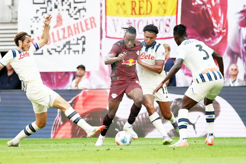 Yan Diomande war einer der auffälligsten Spieler bei RB. Immer wieder setzte er sich selbstbewusst gegen mehrere Italiener durch.