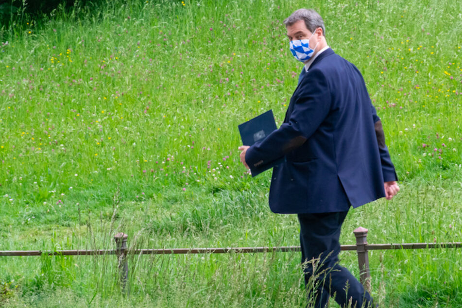 Markus Söder (53, CSU), Ministerpräsident von Bayern, geht nach der Pressekonferenz zur bayerischen Kabinettssitzung durch den Hofgarten.