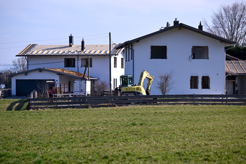Das wahrscheinlich letzte Kapitel in einem fast zehn Jahre währenden Streit um Schwarzbauten in Wolfratshausen hat begonnen.