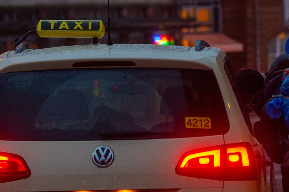 Der Schaden am Taxi beträgt etwa 50.000 Euro. (Symbolbild)