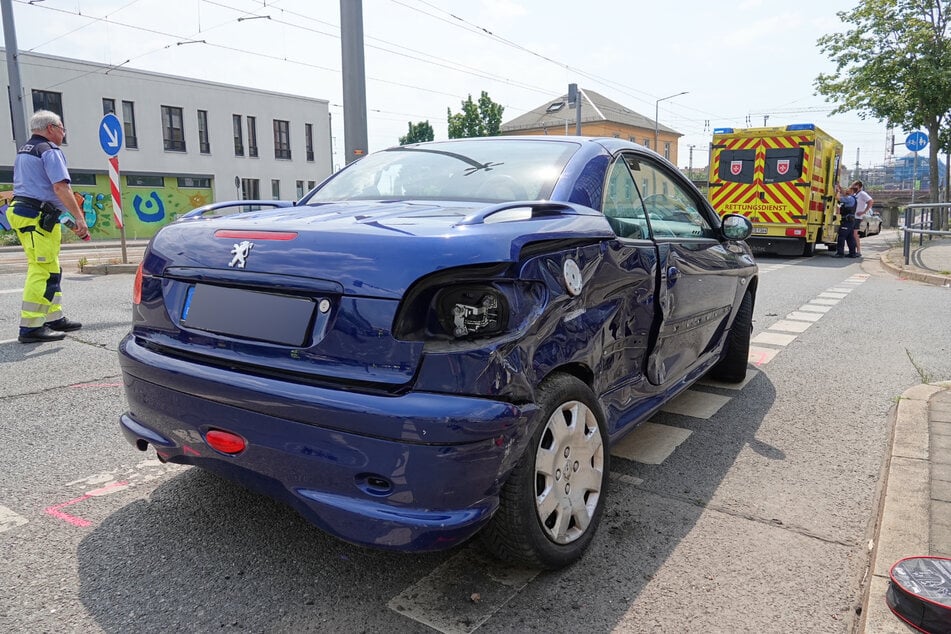 Der Peugeot wurden hinten an der Beifahrerseite beschädigt.