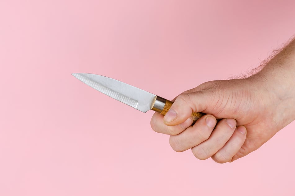 Der Täter bedrohte Mann und Hund mit einem Messer. (Symbolfoto)