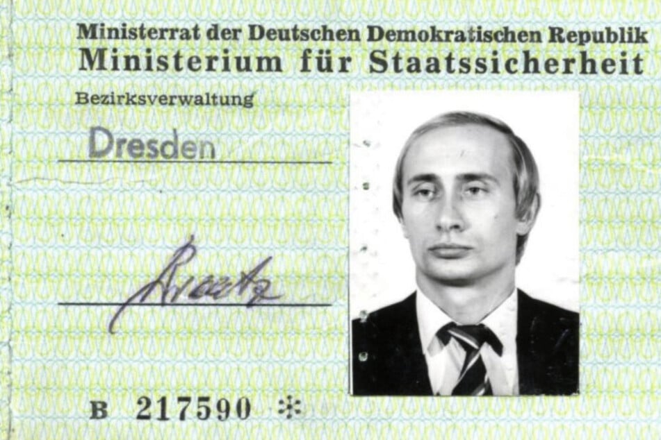 Der MfS-Ausweis von Wladimir Putin. Über seine Spionage-Aktivitäten in der DDR ist wenig bekannt. Fast alle Akten wurden beim KGB vor Ort vernichtet.