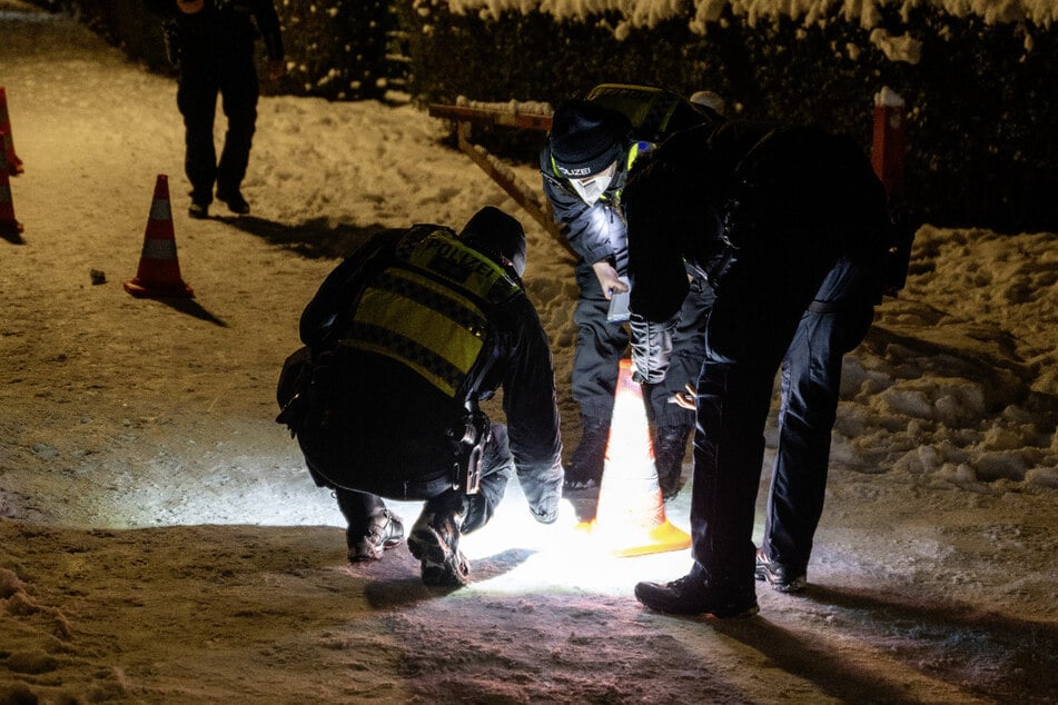 Blutspur bis auf die Straße! Mann bei Kneipenstreit schwer verletzt
