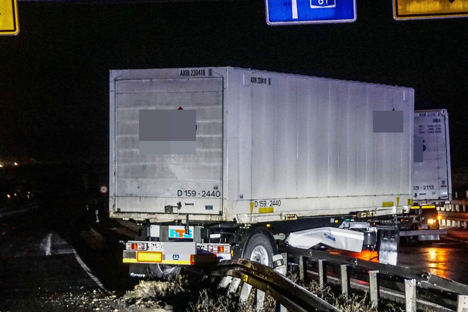 Leitplanke durchbrochen, überschlagen: So treffen Glätte und Schnee die Verkehrsteilnehmer