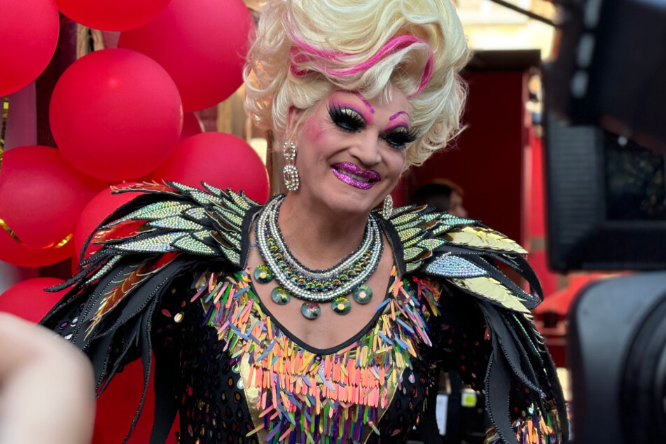 Dragqueen Olivia Jones (54) betont, wie wichtig Freiheit, Grundgesetz und Meinungsfreiheit sind.