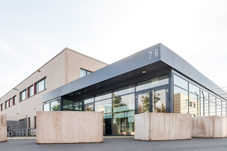 Das OLG-Gebäude am Dresdner Hammerweg ist "nur" ein Interim. Hier soll trotzdem Sachsens erster Spionage-Prozess verhandelt werden.